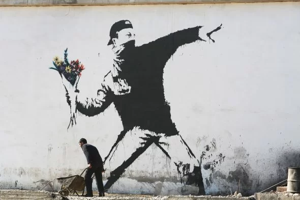 La Mostra di Banksy a Bologna: Street Art, Mistero e Messaggi Sociali” fino al 28 gennaio 2024